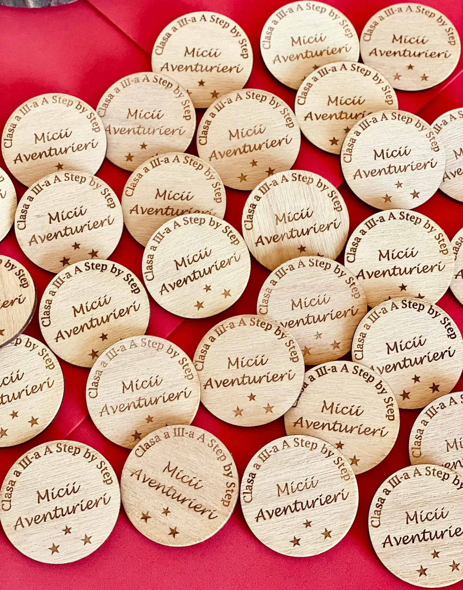 Brelocuri suvenir cu „Micii Aventurieri"